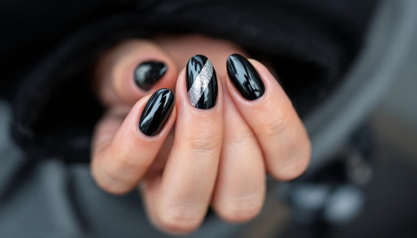 Nagel-Trends 2026: „Dark Chrome Nails“ werden in den nächsten Wochen immer beliebter